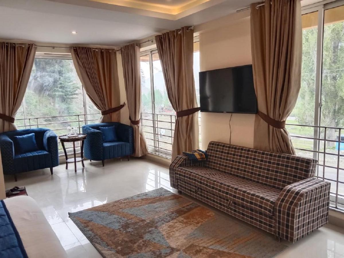Manila Heights Hotel Naran Eksteriør bilde
