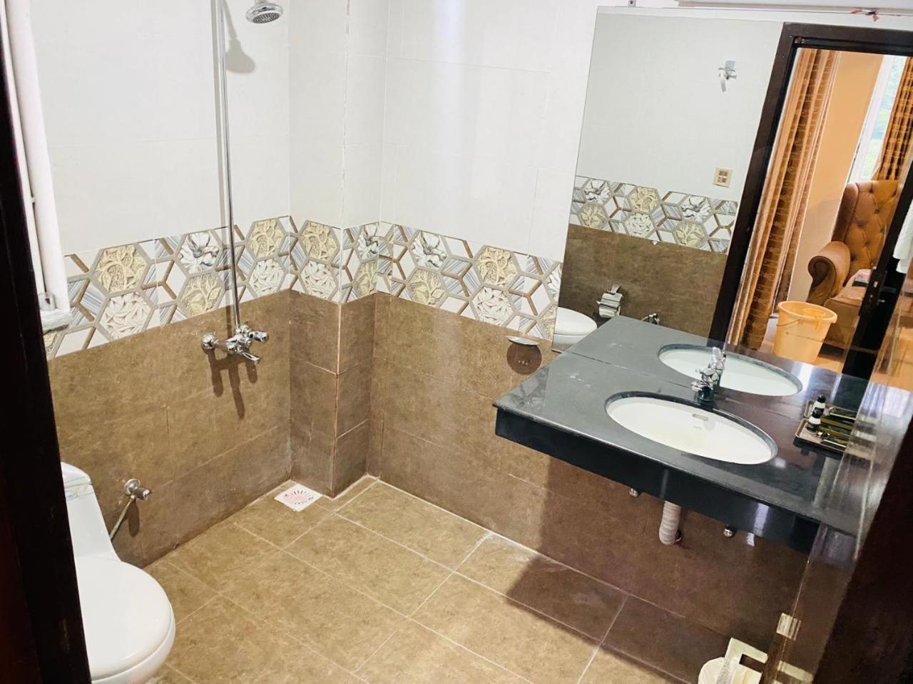 Manila Heights Hotel Naran Eksteriør bilde