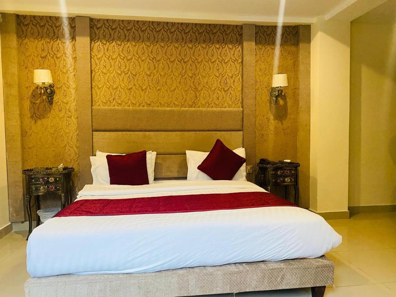 Manila Heights Hotel Naran Eksteriør bilde