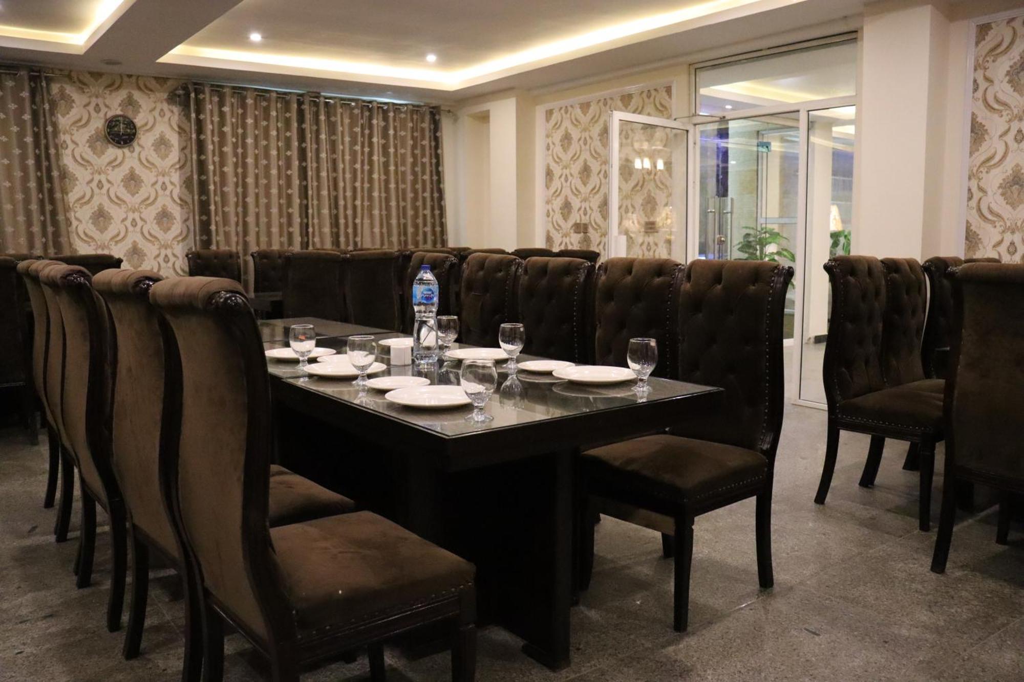 Manila Heights Hotel Naran Eksteriør bilde